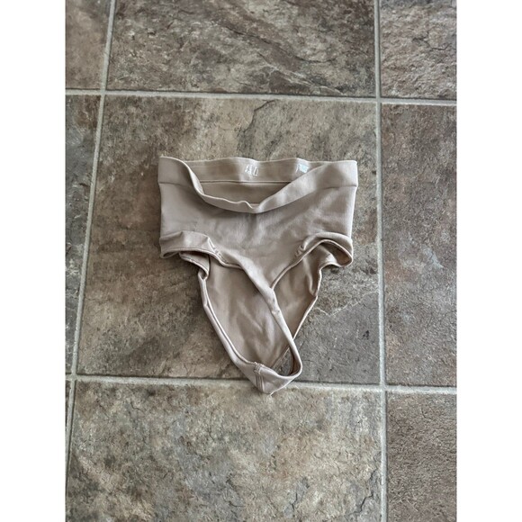 Skims Seamless Sculpt Mid Waist Thong Clay Size Small - Picture 4 of 5